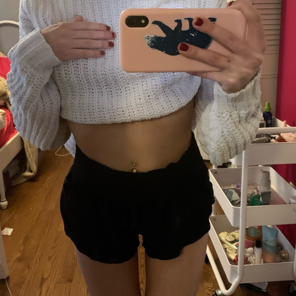 black hollister shorts:))